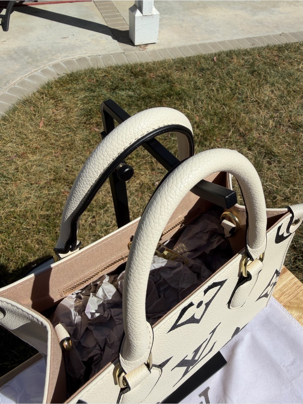 ✨COMING SOON✨ NEW LV Print White Black Monogram OnTheGo Satchel Bag & Coin Purse - Picture 10 of 15